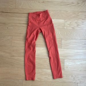 EUC lululemon leggings - pockets on sides!